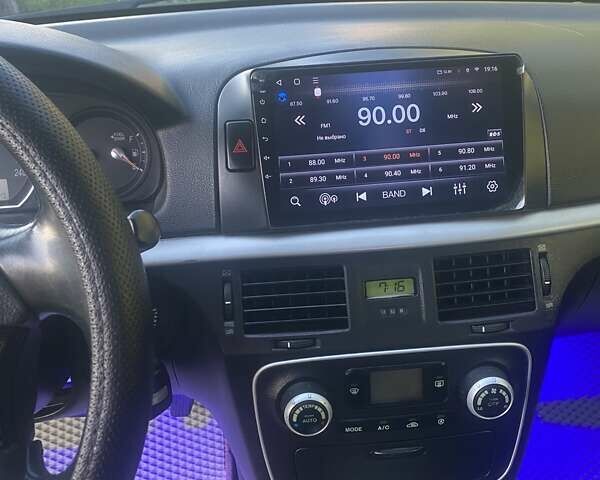 Серый Хендай Соната, объемом двигателя 2.4 л и пробегом 280 тыс. км за 5900 $, фото 2 на Automoto.ua