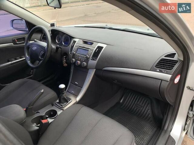 Хендай Соната 2008 в Киеве на Automoto.ua Серый Хендай Соната, объемом двигателя 2 л и пробегом 200 тыс. км за 5700 $, фото 46 на Automoto.ua