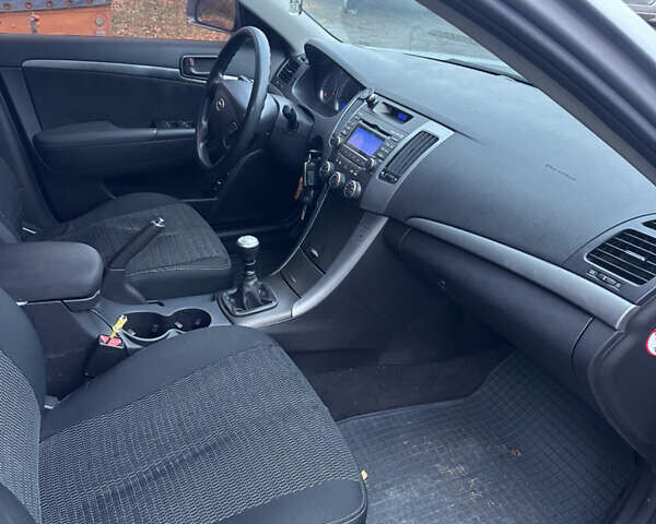 Серый Хендай Соната, объемом двигателя 2 л и пробегом 260 тыс. км за 4700 $, фото 11 на Automoto.ua