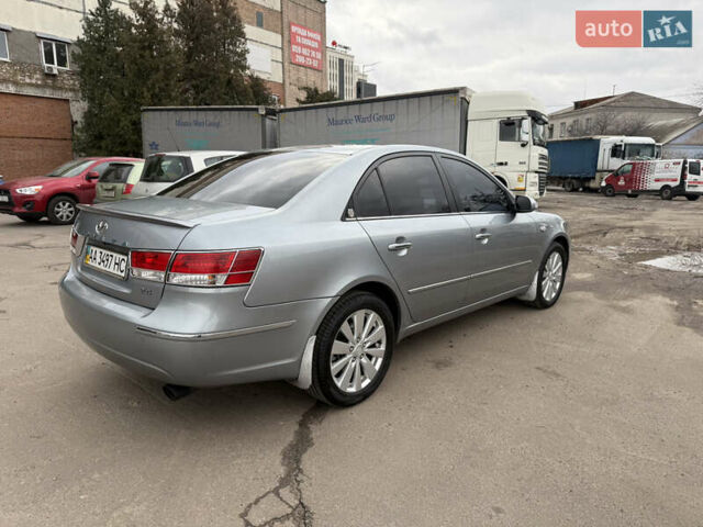 Серый Хендай Соната, объемом двигателя 2.4 л и пробегом 266 тыс. км за 8500 $, фото 4 на Automoto.ua