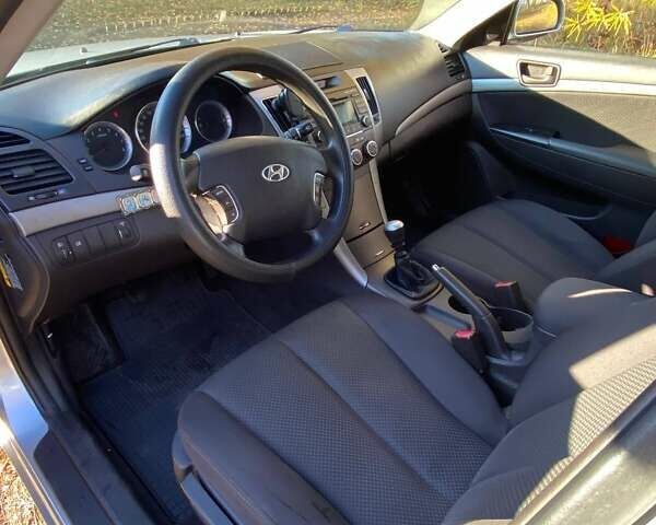 Серый Хендай Соната, объемом двигателя 2 л и пробегом 298 тыс. км за 5400 $, фото 15 на Automoto.ua