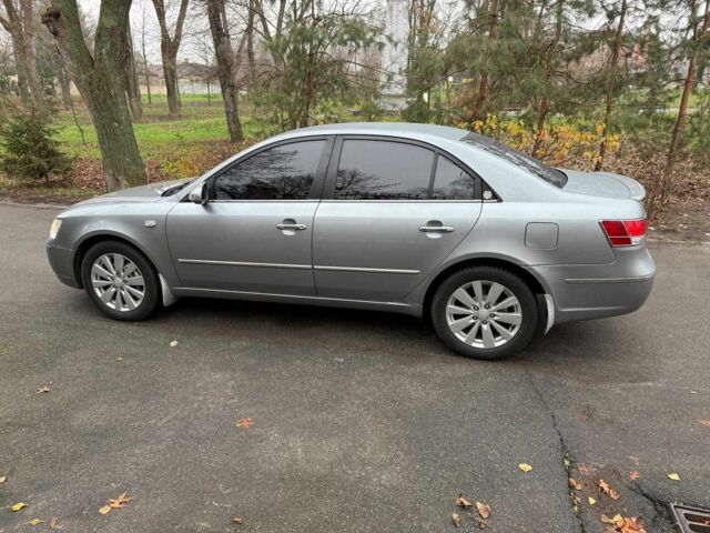 Серый Хендай Соната, объемом двигателя 2.4 л и пробегом 266 тыс. км за 6990 $, фото 7 на Automoto.ua