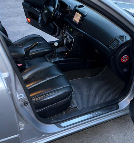 Сірий Хендай Соната, об'ємом двигуна 2.36 л та пробігом 197 тис. км за 6500 $, фото 17 на Automoto.ua