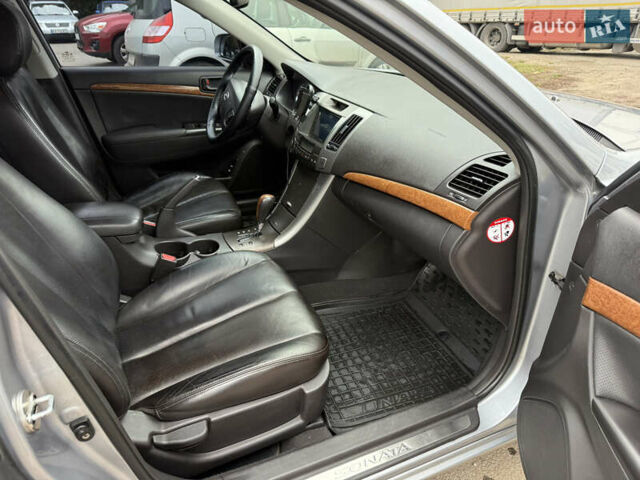 Серый Хендай Соната, объемом двигателя 2.4 л и пробегом 266 тыс. км за 8500 $, фото 19 на Automoto.ua
