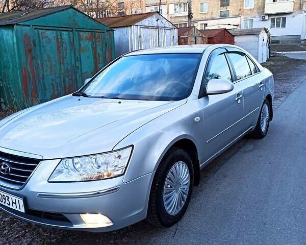 Серый Хендай Соната, объемом двигателя 2 л и пробегом 177 тыс. км за 7100 $, фото 2 на Automoto.ua