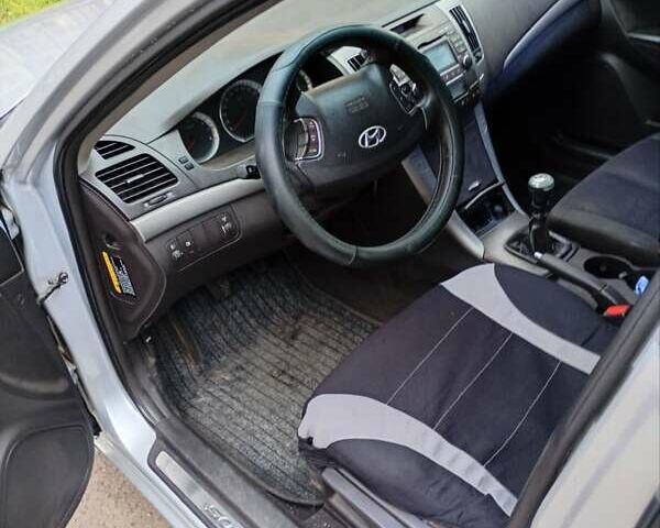 Сірий Хендай Соната, об'ємом двигуна 2 л та пробігом 350 тис. км за 4700 $, фото 2 на Automoto.ua