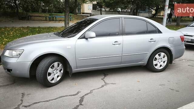 Хендай Соната 2008 у Києві на Automoto.ua Сірий Хендай Соната, об'ємом двигуна 2 л та пробігом 186 тис. км за 5300 $, фото 3 на Automoto.ua
