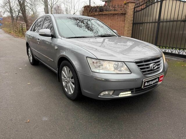 Серый Хендай Соната, объемом двигателя 2.4 л и пробегом 266 тыс. км за 6990 $, фото 2 на Automoto.ua