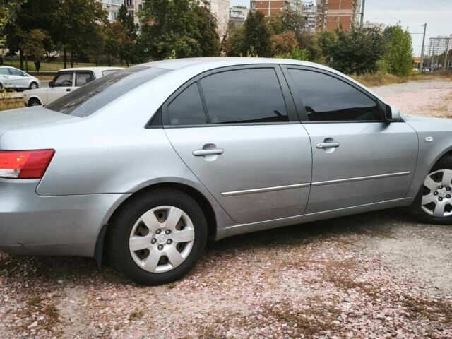 Хендай Соната 2008 у Києві на Automoto.ua Сірий Хендай Соната, об'ємом двигуна 2 л та пробігом 286 тис. км за 5499 $, фото 11 на Automoto.ua
