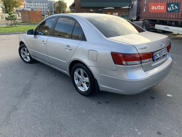 Серый Хендай Соната, объемом двигателя 2 л и пробегом 210 тыс. км за 5999 $, фото 3 на Automoto.ua