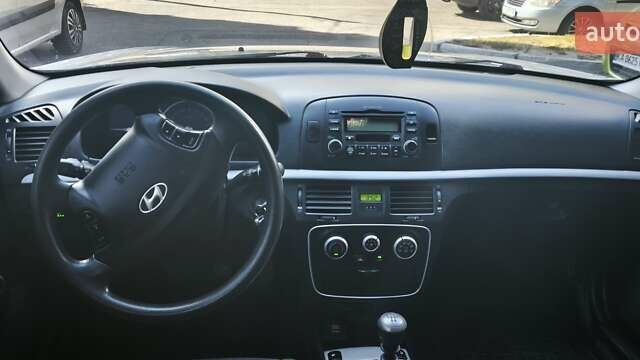 Хендай Соната 2008 у Києві на Automoto.ua Сірий Хендай Соната, об'ємом двигуна 2 л та пробігом 186 тис. км за 5300 $, фото 9 на Automoto.ua