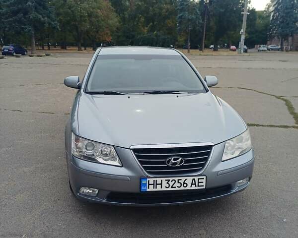 Серый Хендай Соната, объемом двигателя 2.4 л и пробегом 288 тыс. км за 6700 $, фото 1 на Automoto.ua