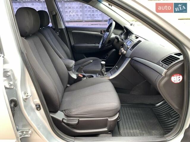 Хендай Соната 2008 в Киеве на Automoto.ua Серый Хендай Соната, объемом двигателя 2 л и пробегом 200 тыс. км за 5700 $, фото 43 на Automoto.ua