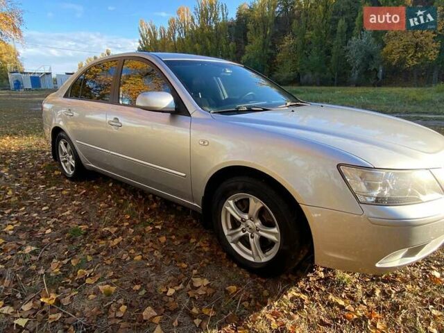 Серый Хендай Соната, объемом двигателя 2 л и пробегом 298 тыс. км за 5400 $, фото 9 на Automoto.ua