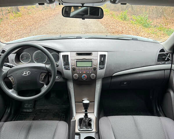 Серый Хендай Соната, объемом двигателя 2 л и пробегом 234 тыс. км за 5500 $, фото 21 на Automoto.ua