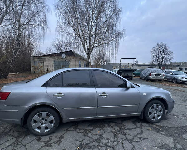 Серый Хендай Соната, объемом двигателя 2 л и пробегом 260 тыс. км за 4700 $, фото 4 на Automoto.ua