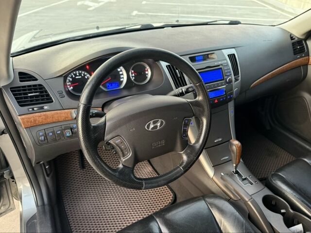 Серый Хендай Соната, объемом двигателя 2.4 л и пробегом 288 тыс. км за 6350 $, фото 14 на Automoto.ua