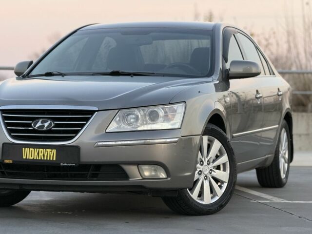 Серый Хендай Соната, объемом двигателя 2.4 л и пробегом 288 тыс. км за 6350 $, фото 1 на Automoto.ua