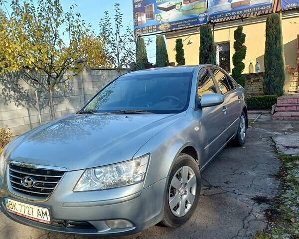 Сірий Хендай Соната, об'ємом двигуна 2 л та пробігом 170 тис. км за 7700 $, фото 1 на Automoto.ua