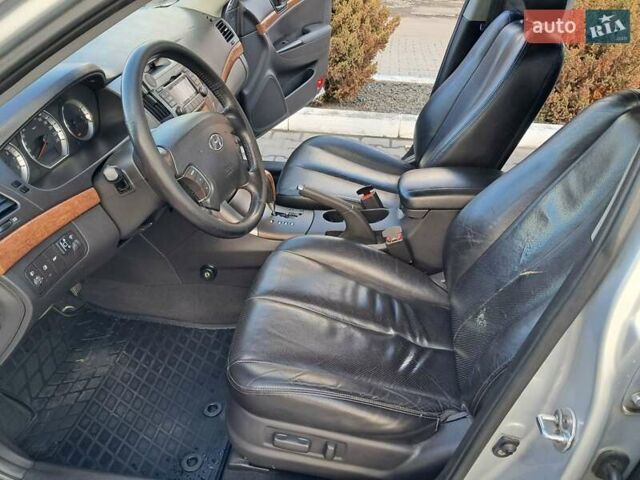 Хендай Соната 2008 у Хмельницькому на Automoto.ua Сірий Хендай Соната, об'ємом двигуна 2.4 л та пробігом 212 тис. км за 6500 $, фото 18 на Automoto.ua