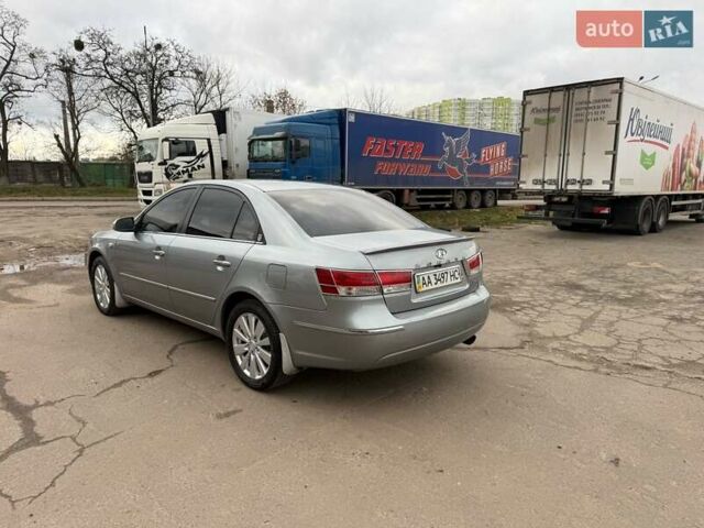 Серый Хендай Соната, объемом двигателя 2.4 л и пробегом 266 тыс. км за 8500 $, фото 5 на Automoto.ua
