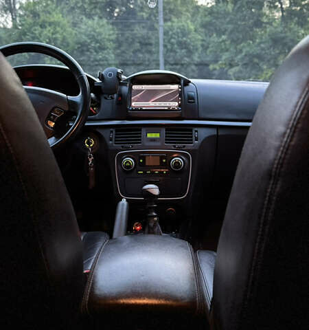 Сірий Хендай Соната, об'ємом двигуна 2.36 л та пробігом 197 тис. км за 6500 $, фото 25 на Automoto.ua