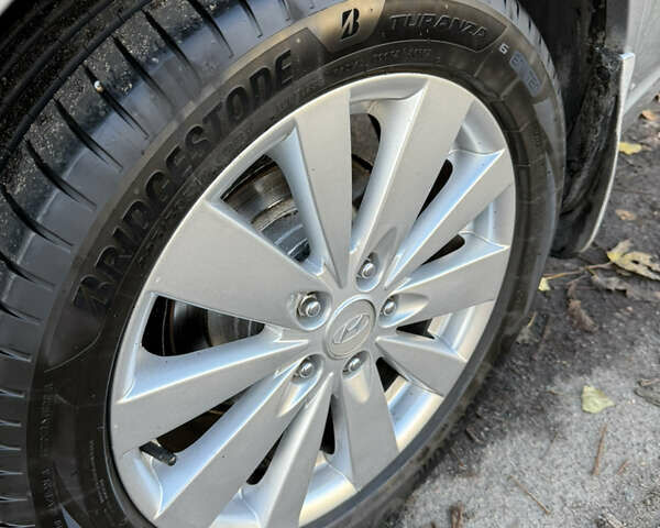 Серый Хендай Соната, объемом двигателя 2.4 л и пробегом 266 тыс. км за 8500 $, фото 55 на Automoto.ua