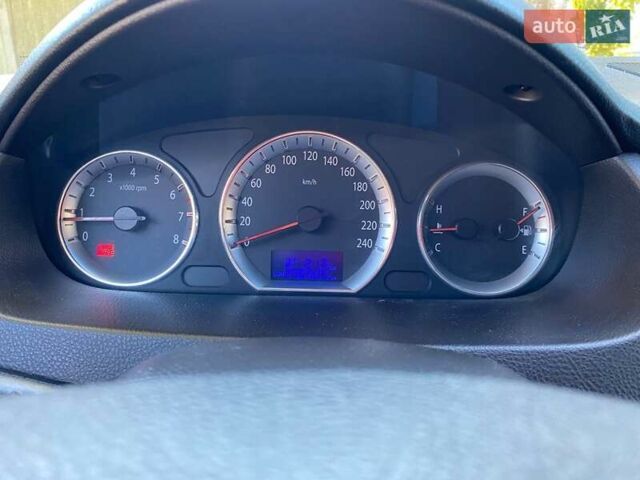 Серый Хендай Соната, объемом двигателя 2 л и пробегом 298 тыс. км за 5400 $, фото 24 на Automoto.ua