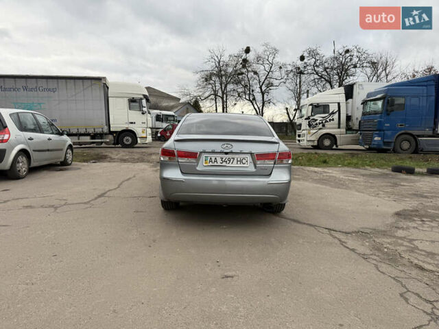 Серый Хендай Соната, объемом двигателя 2.4 л и пробегом 266 тыс. км за 8500 $, фото 6 на Automoto.ua