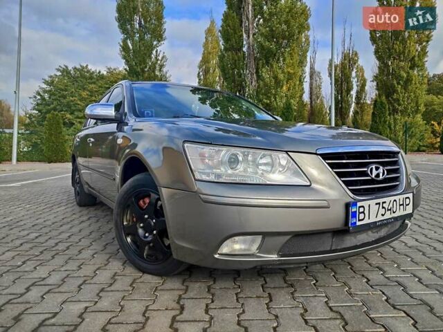 Серый Хендай Соната, объемом двигателя 2 л и пробегом 215 тыс. км за 3850 $, фото 5 на Automoto.ua