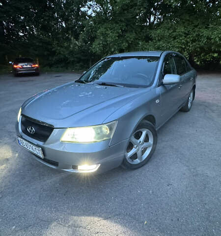 Сірий Хендай Соната, об'ємом двигуна 2.36 л та пробігом 197 тис. км за 6500 $, фото 43 на Automoto.ua