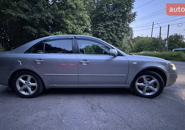 Сірий Хендай Соната, об'ємом двигуна 2.36 л та пробігом 197 тис. км за 6500 $, фото 30 на Automoto.ua