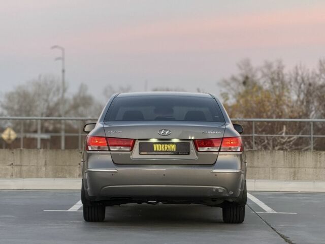 Серый Хендай Соната, объемом двигателя 2.4 л и пробегом 288 тыс. км за 6350 $, фото 7 на Automoto.ua