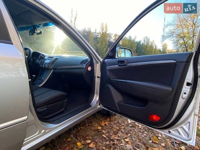 Серый Хендай Соната, объемом двигателя 2 л и пробегом 298 тыс. км за 5400 $, фото 18 на Automoto.ua