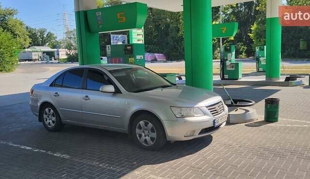 Хендай Соната 2008 у Запоріжжя на Automoto.ua Сірий Хендай Соната, об'ємом двигуна 2 л та пробігом 430 тис. км за 5500 $, фото 4 на Automoto.ua