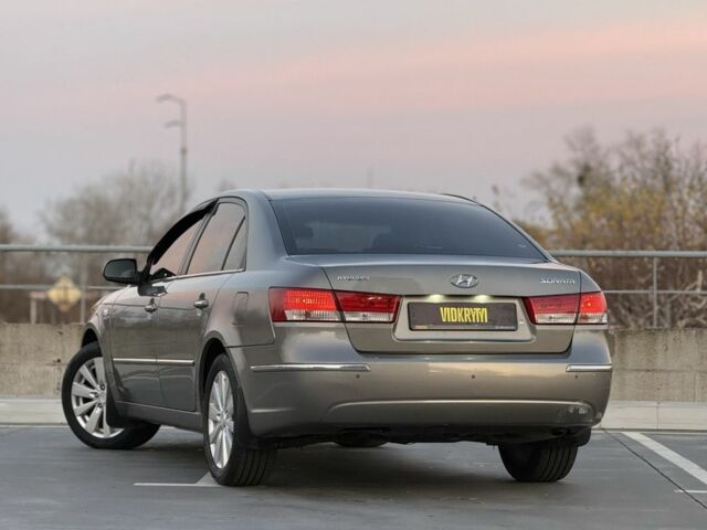 Серый Хендай Соната, объемом двигателя 2.4 л и пробегом 288 тыс. км за 6350 $, фото 6 на Automoto.ua