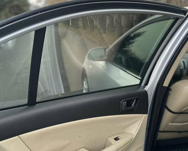 Серый Хендай Соната, объемом двигателя 2.36 л и пробегом 246 тыс. км за 6650 $, фото 10 на Automoto.ua