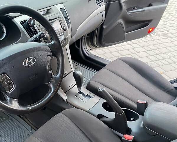 Серый Хендай Соната, объемом двигателя 2 л и пробегом 115 тыс. км за 7800 $, фото 27 на Automoto.ua