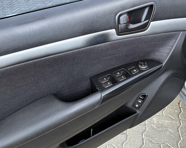 Хендай Соната 2008 у Полтаві на Automoto.ua Сірий Хендай Соната, об'ємом двигуна 2 л та пробігом 174 тис. км за 7300 $, фото 20 на Automoto.ua