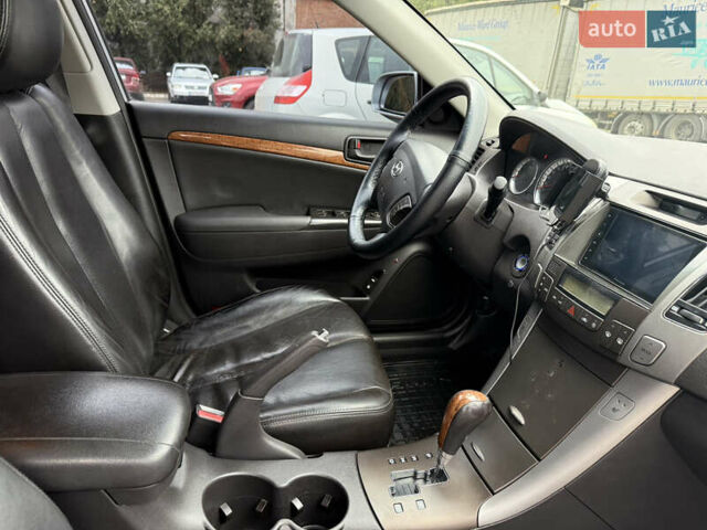 Серый Хендай Соната, объемом двигателя 2.4 л и пробегом 266 тыс. км за 8500 $, фото 18 на Automoto.ua