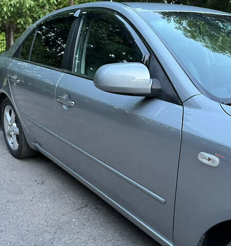 Сірий Хендай Соната, об'ємом двигуна 2.36 л та пробігом 197 тис. км за 6500 $, фото 45 на Automoto.ua