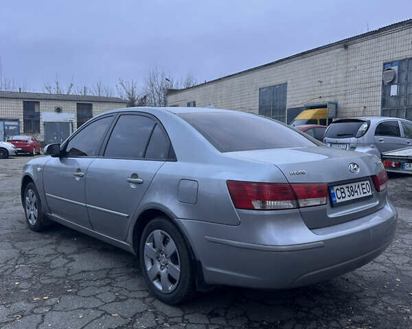 Серый Хендай Соната, объемом двигателя 2 л и пробегом 260 тыс. км за 4700 $, фото 2 на Automoto.ua