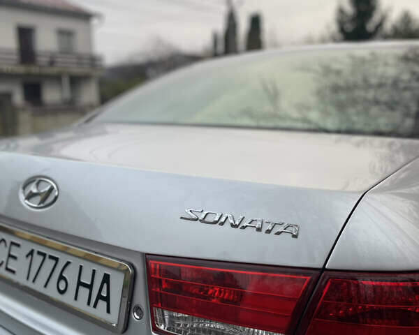 Серый Хендай Соната, объемом двигателя 2.36 л и пробегом 246 тыс. км за 6650 $, фото 4 на Automoto.ua