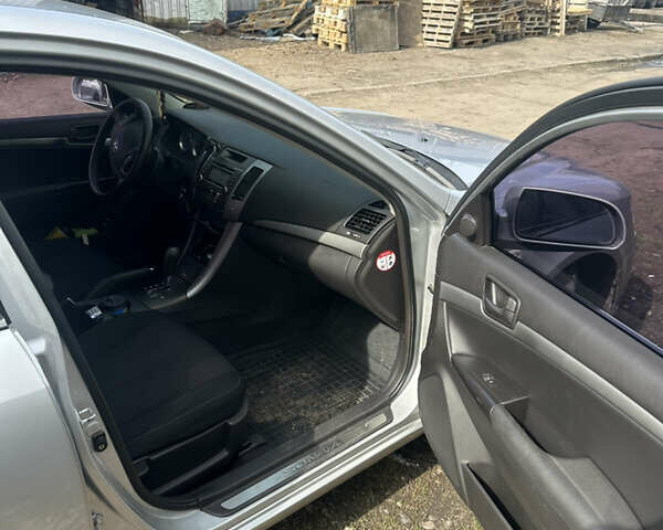 Серый Хендай Соната, объемом двигателя 2 л и пробегом 273 тыс. км за 6300 $, фото 8 на Automoto.ua