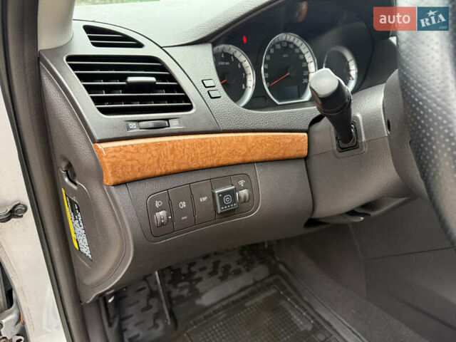 Серый Хендай Соната, объемом двигателя 2.4 л и пробегом 266 тыс. км за 8500 $, фото 14 на Automoto.ua