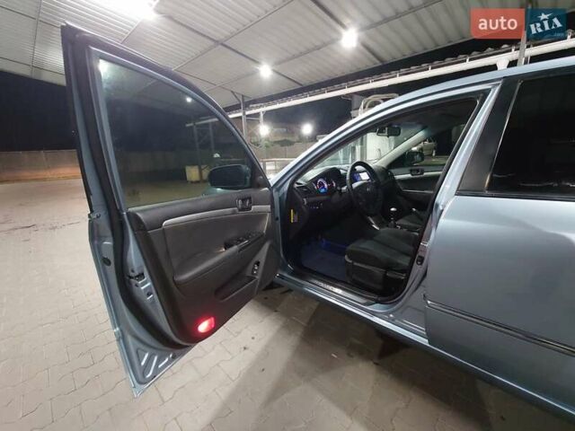 Серый Хендай Соната, объемом двигателя 2 л и пробегом 239 тыс. км за 6400 $, фото 4 на Automoto.ua