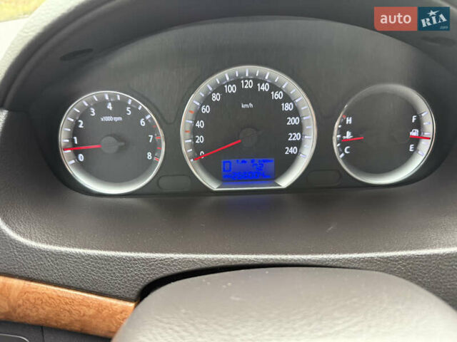 Серый Хендай Соната, объемом двигателя 2.4 л и пробегом 266 тыс. км за 8500 $, фото 7 на Automoto.ua