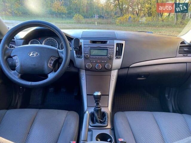 Серый Хендай Соната, объемом двигателя 2 л и пробегом 298 тыс. км за 5400 $, фото 12 на Automoto.ua