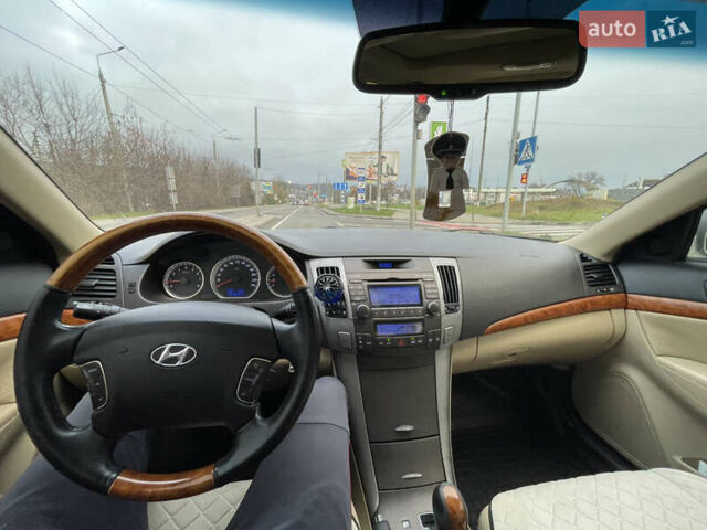Серый Хендай Соната, объемом двигателя 2.36 л и пробегом 246 тыс. км за 6650 $, фото 14 на Automoto.ua
