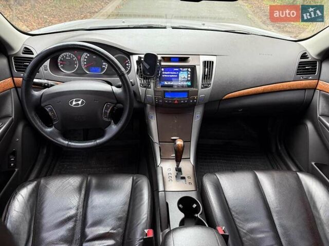 Серый Хендай Соната, объемом двигателя 2.4 л и пробегом 266 тыс. км за 6990 $, фото 16 на Automoto.ua